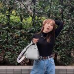 Tsubasa Honda Instagram - 🫂 loeweが日本に来てから約半世紀🤭ということで ロエベ日本展開50周年限定コレクション 「TOKYO1973」の登場です🗼 ハンモックバッグの上品さを兼ね備えつつ カジュアルさもある素敵限定バッグです😮‍💨 シンプルな格好にも合うなぁ #ロエベ　#loewe #loewe50