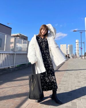 Tsubasa Honda Instagram - 🐳
久しぶりのモノトーン🐼
@verybrain のセットアップ形がほんと綺麗で
お腹引っ込めよう。
トートバッグは @deim_official の
ショップバッグです👜
#空の青さよ
#ほんだのふく