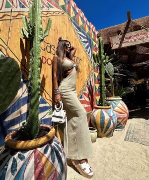 Tuğçe Özbudak Instagram - Tam benlik yerlerdeyim🌵🔥🍸