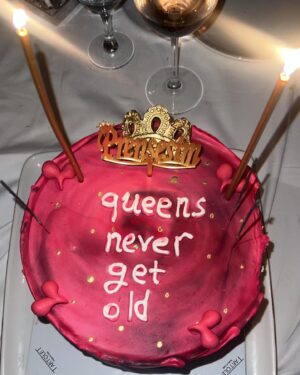 Tuğçe Özbudak Instagram - Queens never get old🥂👑🧿 10.06 #mybirthday 🎂👻🤍