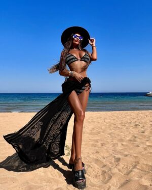 Tuğçe Özbudak Instagram - Tatile çıkmadan biraz tatil fotosu salayım🐝🖤🙌🏽
