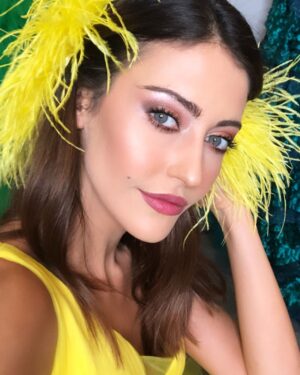 Tuğba Melis Türk Instagram - Storyde kalmasın dediler😽🌼 #yellow #shooting #facetoface