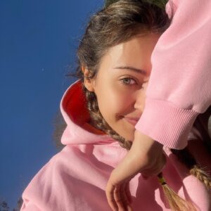 Tuğba Melis Türk Instagram - Look at the sun and just breathe 🌈 💜