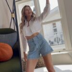 Tuğba Melis Türk Instagram - Aceleyle çıktığımda giymek istediğim kıyafeti kırışık diye giyemezdim. Philips Buharlı Düzleştirici 7000 serisi ile tanıştıktan sonra hayatımda her şey değişti. Pratik bir şekilde kırışıklıklardan kurtuluyorum ve istediğim her şeyi o an giyebiliyorum❤️🌈Tüm kıyafet ve kumaş tipleri için kullanabiliyorum.Sıfır yanık garantisi olduğu için içim çok rahat. Kullanımı çok pratik👌🏼💙Seyahatlerimde de Philips Buharlı Düzleştirici 7000 serisi vazgeçilmezim oldu. @philipsevurunleriturkiye #işbirliği #philipsbuharlidüzlestirici #buharlavegiy