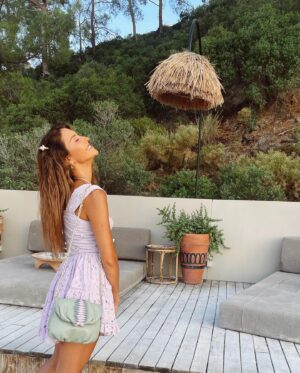 Tuğba Melis Türk Instagram - Bir yaz daha nasil da gecti🧚🏽‍♀️💜