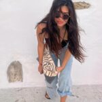 Tuba Büyüküstün Instagram - Mavi, kırmızı ve beyaz bir Bodrum gününden.. denizden esen tuz kokusu.. 🤍🕊️