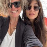 Tuba Büyüküstün Instagram - Mavi, kırmızı ve beyaz bir Bodrum gününden.. denizden esen tuz kokusu.. 🤍🕊️