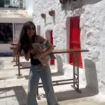 Tuba Büyüküstün Instagram - Mavi, kırmızı ve beyaz bir Bodrum gününden.. denizden esen tuz kokusu.. 🤍🕊️