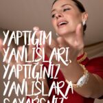 Tuba Ünsal Instagram - ELLE 25 YAŞINDA! İşte yedinci kapağımız! «SÜREKLİ DÖNÜŞÜMLE GÜÇLENMEK» Tuba Ünsal’ı ekranda ilk gördüğümüzde 15 yaşındaydı. O günden beri hayatının pek çok değişik duygusal ve kreatif yolculuğuna şahit olduk; gelişimini, vizyonunu ve özellikle moda oyunundaki kendine has yorumlarını yakından takip ettik. Dönüşmeyi ve içinden başka başka Tuba’lar çıkarmayı sevdiği kesin. Tıpkı çok sevdiği Bulgarı’nin deri değiştirerek evrilen ve nesilden nesile kadın güçlenmesinin sembolü haline gelen ikonik koleksiyonu Serpenti gibi. ELLE Mayıs 25.yıl özel koleksiyon sayısını bayiilerden ve dergiburda.com’dan alabilir, trendyol, getir, n11 ve hepsiburada’dan sipariş verebilirsiniz. @tubaunsal #tubaünsal @elleturkiye X @bulgari #ELLE #ELLE25 #ELLE25Yaşında #ELLEMayıs #ELLEMayısSayısı @elleturkiye @elleinternational Röportaj & Yayın Direktörü: @meldanar13 Fotoğraflar: @kasanharaarslan Moda Direktörü: @asilasli Saç: @mustafa_akguul @ulasyenicehair Makyaj: @alirizaozdemir Set Tasarım&Dekor: @comertcan Prodüktör: @w_leyla Retouch: @ashkanramezani_t Fotoğraf Asistanları: @acihancanberk @cagdasezginn Moda Direktörü Asistanı: @damlareisoglu Moda Ekibi Asistanı: @dilagorugen Makyaj Asistanı: @yigitizgii Saç Asistanı: @enesakizci Set Tasarım&Dekor Asistanı: @sltnayseyll ‘Serpenti’ High Jewellery kolye, Bilezik, Küpe, @bulgari ‘Serpenti’ High Jewellery kolye, Bilezik, ‘Serpenti’ yüzük, ‘Serpenti Seduttori’ saat, @bulgari