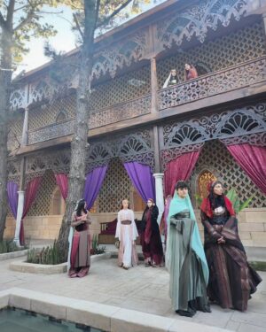 Tuba Ünsal Instagram - Aylardır büyuk bir emekle calıstığımız projemiz bugun seyirciyle buluşuyor.Parcası olmaktan gurur duyuyorum @mehmedfetihlersultanitrt bu aksam @trt1 de saat 20.00 de 

@miray.yapim