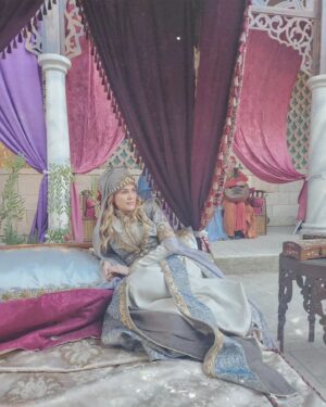 Tuba Ünsal Instagram - Aylardır büyuk bir emekle calıstığımız projemiz bugun seyirciyle buluşuyor.Parcası olmaktan gurur duyuyorum @mehmedfetihlersultanitrt bu aksam @trt1 de saat 20.00 de 

@miray.yapim