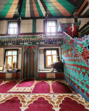 Tuba Ünsal Instagram - 1850 yılında insaa ediliyor.Rengarenk kök boyalarla boyanmıs gordüğüm en güzel camilerden.Cemaati yok.Genelde Macahel de merkez camiye gidiyorlar.Burası da böyle yalnız kalmış. 

@endemictours 
#tavsiye