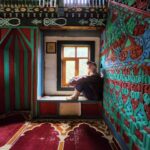 Tuba Ünsal Instagram - 1850 yılında insaa ediliyor.Rengarenk kök boyalarla boyanmıs gordüğüm en güzel camilerden.Cemaati yok.Genelde Macahel de merkez camiye gidiyorlar.Burası da böyle yalnız kalmış. @endemictours #tavsiye