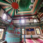 Tuba Ünsal Instagram - 1850 yılında insaa ediliyor.Rengarenk kök boyalarla boyanmıs gordüğüm en güzel camilerden.Cemaati yok.Genelde Macahel de merkez camiye gidiyorlar.Burası da böyle yalnız kalmış. @endemictours #tavsiye