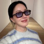 Uhm Jung-hwa Instagram - 날씨가 좋아서 그냥 집으로 돌아올수 없었던 오늘 #슈퍼 #셀카 #머리산발 #봄바람이야