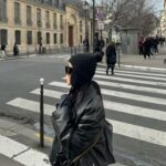 Uhm Jung-hwa Instagram - 오늘은 10000보를 걸었어!! 목이 말라 들어간 조그만 카페에서 오또니엘 님을 만났어. 너무 기분 좋은날이지 뭐니. #paris