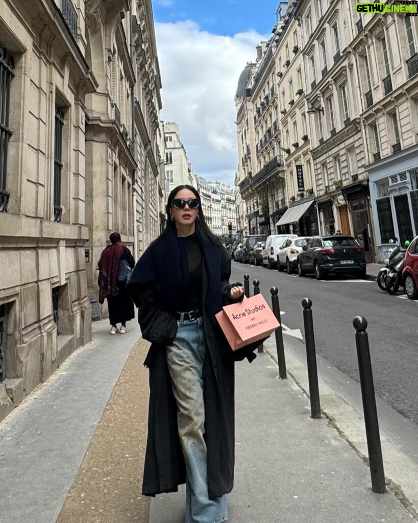 Uhm Jung-hwa Instagram - #paris