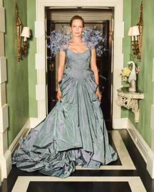 Uma Thurman Instagram - #UmaThurman wears a custom blue silk taffeta gown with hundreds of silk organza butterflies floating above her shoulders and back. Tory was inspired by an extinct butterfly, the American Xerces Blue; its magnificent iridescent wings reminded her of Uma’s eyes. Each butterfly was individually hand-cut and hand-painted in Tory’s atelier, then applied to a delicate silk-wrapped wire. The gown was constructed with a double-layer skirt, an exaggerated hip, and a hand-molded corset bonded to hand-pleated, hand-pressed silk taffeta. #MetGala #ToryBurch