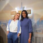 Uma Thurman Instagram - At bat for @roomtogroworg at @theviewabc 👏🏼💙 Only Love!