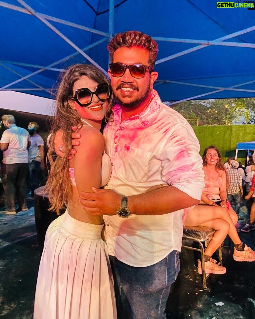 Unika Ray Instagram - Holi party🎨 #unika #love #familytime #friends #frienslikefamily #holi #holievent #holifestival