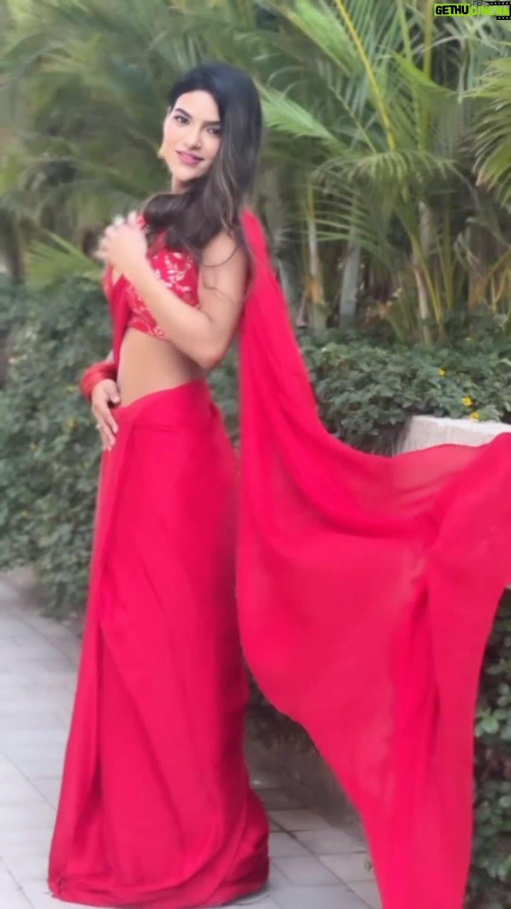 Unika Ray Instagram - Saree ready just in 5 min 😍 Thank you @monkandmei_by_soniaanand for beautiful ready to wear saree #unika #readytowearsaree #indian