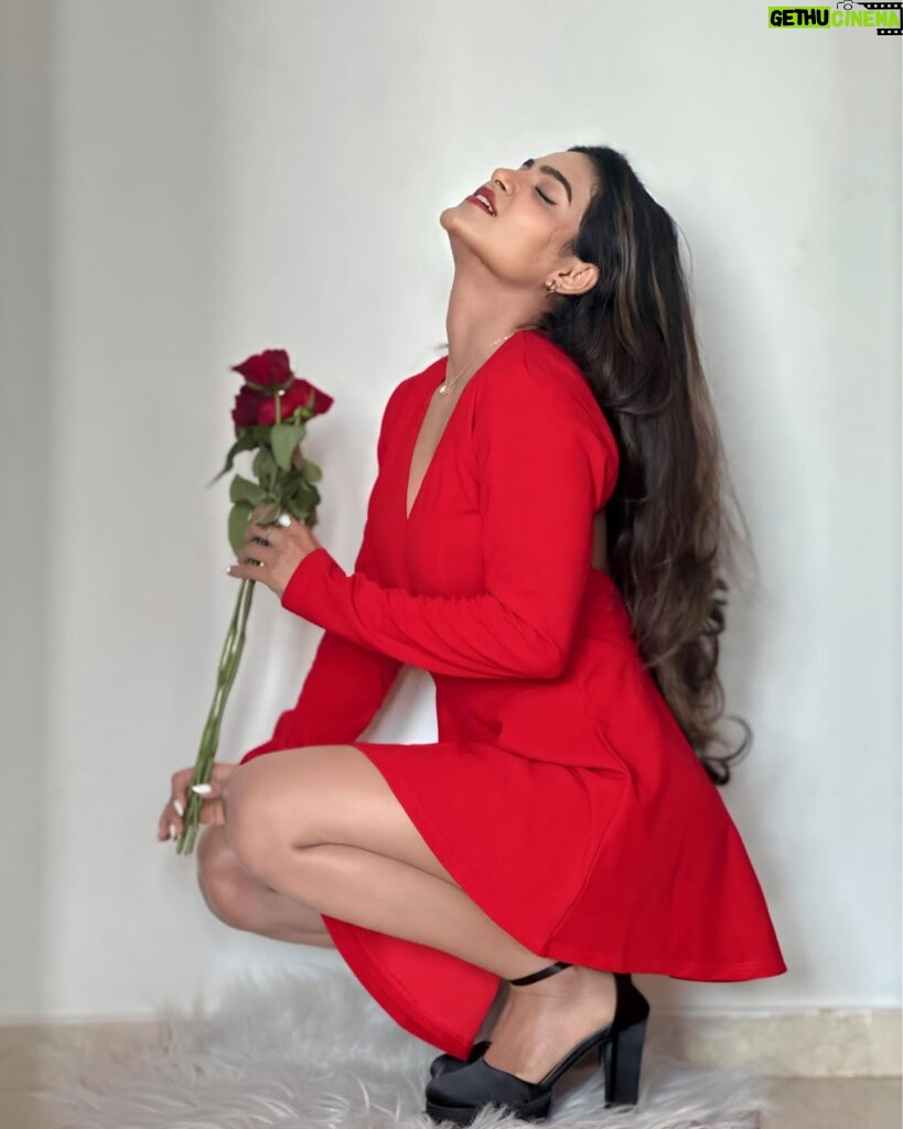 Unika Ray Instagram - Happy Valentine’s day 🌹 #unika #love #valentines #roses #insagram