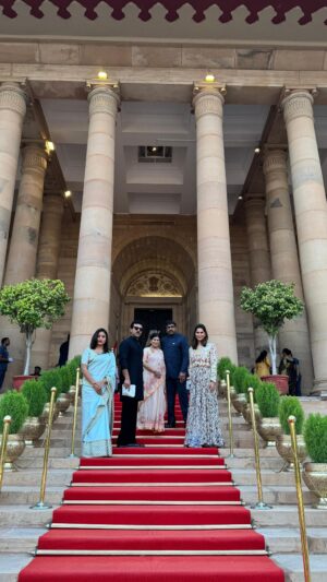 Upasana Kamineni Instagram - Thank you India 🇮🇳 
Sooo proud of my father in law 
#padmavibhushanchiranjeevi ❤️🙏
@alwaysramcharan @chiranjeevikonidela @sushmitakonidela @konidalasurekha @athammaskitchen