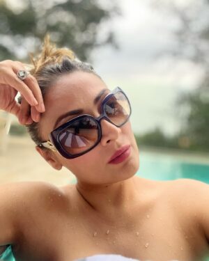Urvashi Dholakia Instagram - Just another day being a Fool for the Pool 😘🩱 
:
:
#urvashidholakia #summer #heat #pool #time #candid #selfie #lifeisgood #girlstrip #lovingit #travel #staycation #😘