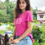 Urvi Singh Instagram - Everyone has a beautiful side, but you are a circle⭕.