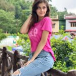 Urvi Singh Instagram - Everyone has a beautiful side, but you are a circle⭕.