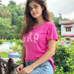 Urvi Singh Instagram - Everyone has a beautiful side, but you are a circle⭕.