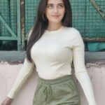 Urvi Singh Instagram - My soulmate is out there, pushing a pull door...I just know it😓.