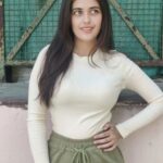 Urvi Singh Instagram - My soulmate is out there, pushing a pull door...I just know it😓.