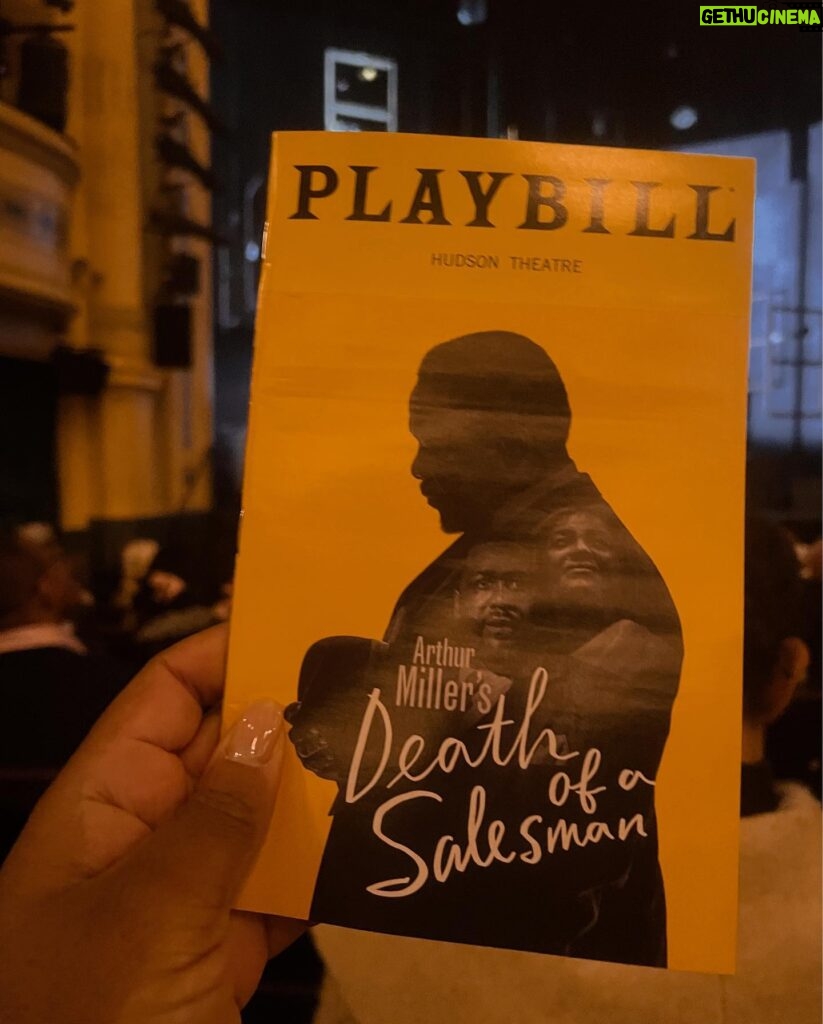 Uzo Aduba Instagram - Where do I begin? Powerful. Fresh. Invention. Heartbreaking. Inspiring. An absolute MUST SEE. Congratulations to the entire company of @salesmanbroadway on your work, with extra love out to @wendellpcg @sharondclarkeofficial @andre_deshields and @harper71 Well done! #theaterkid