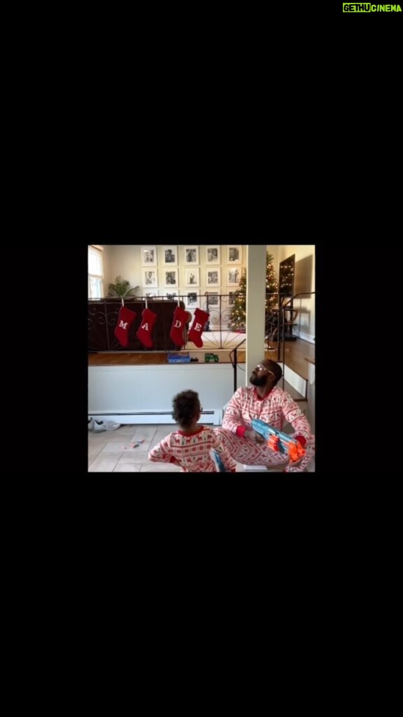 Uzo Aduba Instagram - 2022 Recap: Christmas Day. Back home. Family. And literally all bets were off. 🎄❤️🤣 #nerf #christmas video by me:)