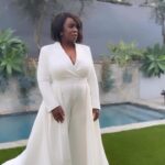 Uzo Aduba Instagram - Mama’s second night out. I had the honor of presenting an award to Speaker Emerita @speakerpelosi at the Public Counsel’s William O. Douglas Dinner. A truly special event positively impacting the lives of people across the country most in need of legal representation. 🎥: @reneeloizmakeup