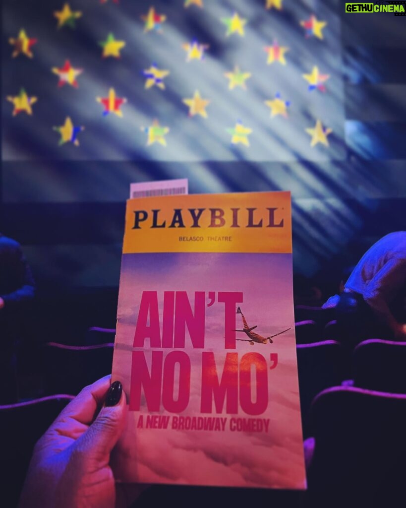 Uzo Aduba Instagram - Congratulations to the entire company of @aintnomobway on your work and spirited run. What a ride and a vision, and a space creator. Bravo to the artist @jordanecooper Look forward to seeing what you ignite to life next! 🙌🏿🙌🏿 #theaterkid
