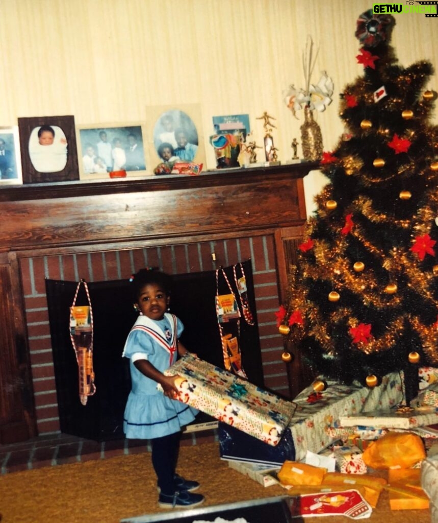 Uzo Aduba Instagram - Are we there yet?? 🎄🤣 #tbt