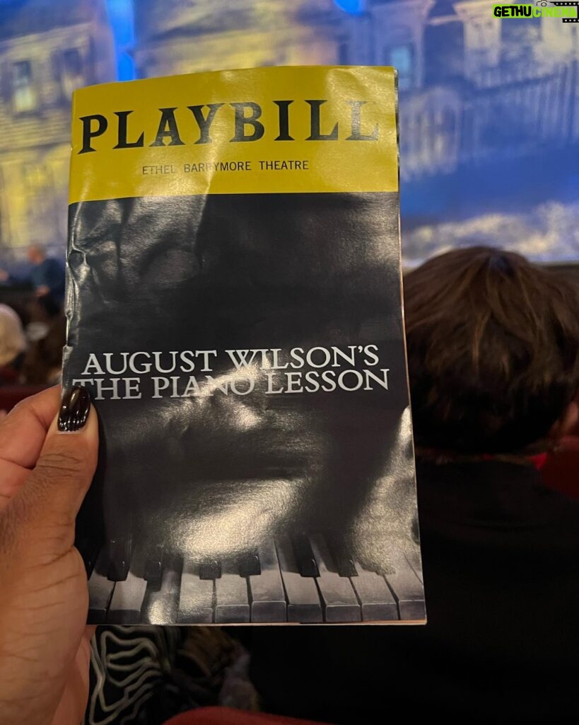 Uzo Aduba Instagram - Wow. What a beautiful evening and journey this play will take you on, and this entire company is doing the impressive and important work of reviving this monument within the great Wilson cannon. Well done and and massive congratulations to @thepianolessonplay with love to @samuelljackson @johndavidwashington @mpotts62 @ray8fisher with extra special love to my ladies, @ltjackson_ and @daniebb3 for your work. For your voice. For extending the legacy. Get thee to The Barrymore. #theaterkid
