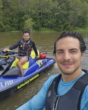 Vadhir Derbez Instagram - Colombia que Chimba! 🇨🇴 🔥🔥 Que cosas me recomiendan ver/hacer/comer? Los Leo 👇🏻