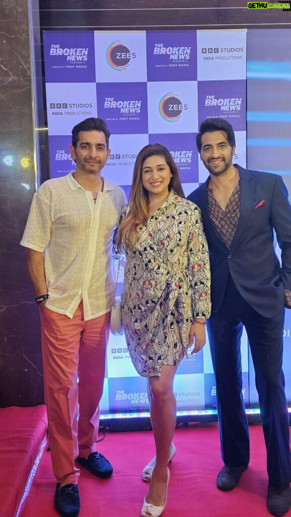 Vahbbiz Dorabjee Instagram - The thing about vahbz... . At the screening for Broken news Season 2 .. A great show with some of my favorite performers @akshay0beroi @iamsonalibendre @shriya.pilgaonkar @jaideepahlawat and many more Talented story tellers Special shout out to @waikulvinay for directing such grippy episodes and @pragatideshmukh, sooo proud to see your great work ❤️ And @zee5 and @bbcstudiosindia hats off for creating such off beat content.