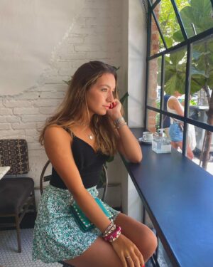 Valentina Oliveira Instagram - photodump do fim de semana 💚🐛☘️😌🙃