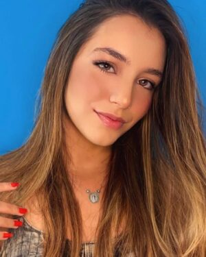 Valentina Oliveira Instagram - Neww Hair🤎🧸⏳🎞 🙈. by @gledson_nobrega1838 💙
@1838estadosunidos