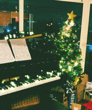 Valentina Oliveira Instagram - Merry Christmas 🤍✨ photo dumb com algumas fotinhos 🙃Espero que todos vocês tenham um natal de muita luz e felicidade amoreeees🤍