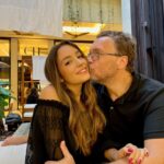 Valentina Oliveira Instagram - Feliz dia dos pais!! 🤍Obrigada por ser meu melhor amigo para todos os momentos e por sempre fazer piadas muito ruins HAHAHA🥰 Te amo papi🤍