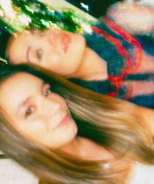 Valentina Oliveira Instagram - Merry Christmas 🤍✨ photo dumb com algumas fotinhos 🙃Espero que todos vocês tenham um natal de muita luz e felicidade amoreeees🤍