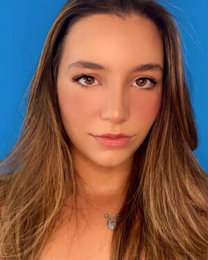 Valentina Oliveira Instagram - Neww Hair🤎🧸⏳🎞 🙈. by @gledson_nobrega1838 💙
@1838estadosunidos