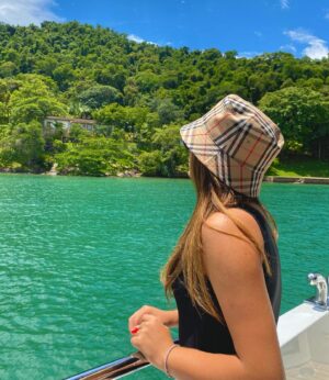 Valentina Oliveira Instagram - Saudades do SOL🌞✨🍀💦💖
