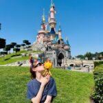 Valentina Romani Instagram - Sono dentro un sogno 🩵✨🧚‍♀️🫧 @disneylandparis #DisneylandParis30 #SuppliedBy