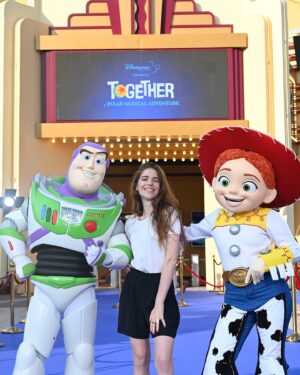 Valentina Romani Instagram - Sono dentro un sogno 🩵✨🧚‍♀️🫧

@disneylandparis 
#DisneylandParis30
#SuppliedBy
